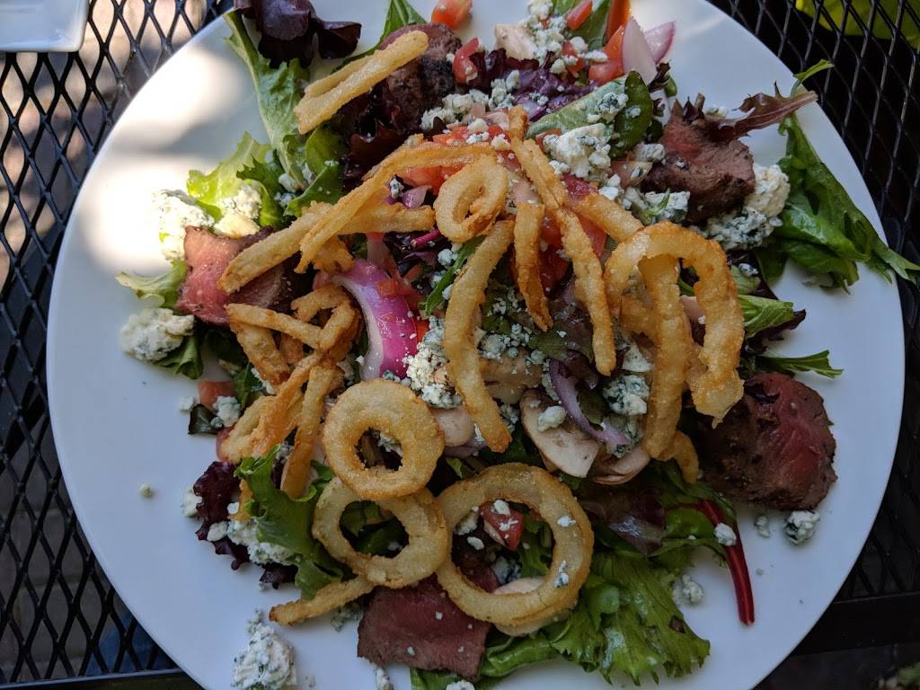 Clarkson Pump & Patio | restaurant | 1744 Lakeshore Rd W, Mississauga, ON L5J 4N8, Canada | 9058559354 OR +1 905-855-9354