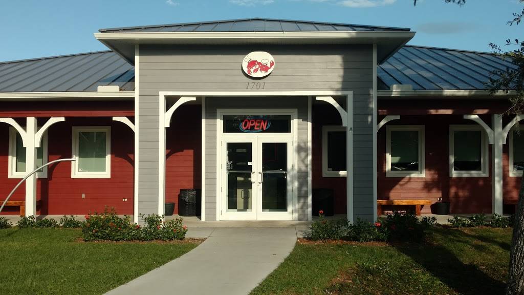 Victorios Oyster Bar and Grille | restaurant | 1701 US-1, Titusville, FL 32796, USA | 3212671950 OR +1 321-267-1950