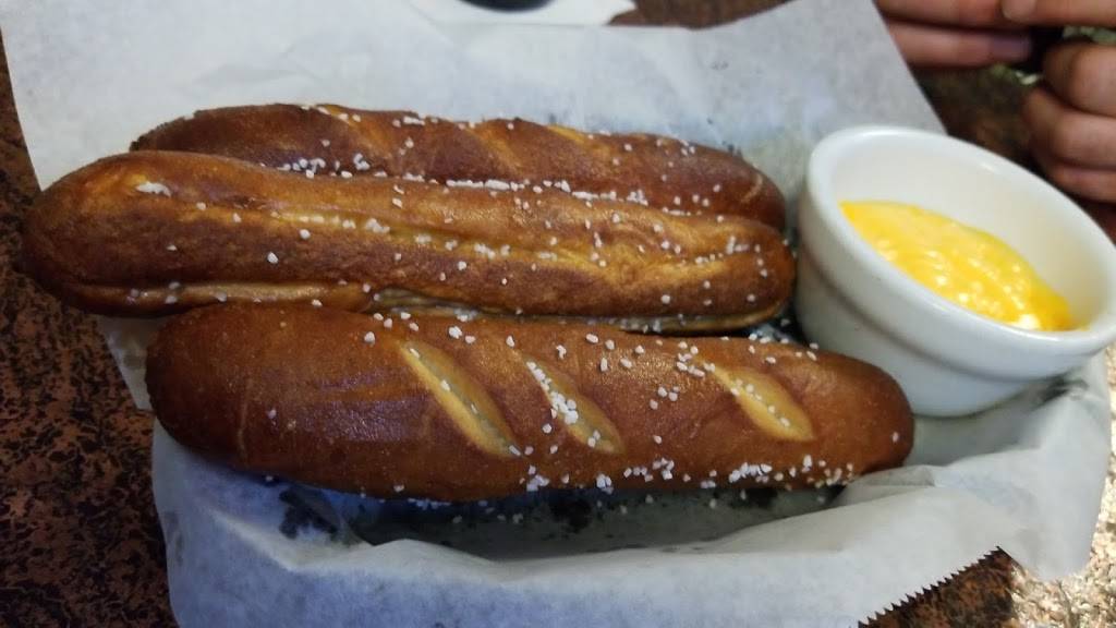 Coonans Irish Hub | restaurant | 1004 N Johnson St, Bay City, MI 48708, USA | 9894021177 OR +1 989-402-1177