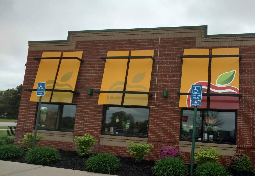 Applebees Grill + Bar | restaurant | 718 Perry Ave, Big Rapids, MI 49307, USA | 2317967429 OR +1 231-796-7429