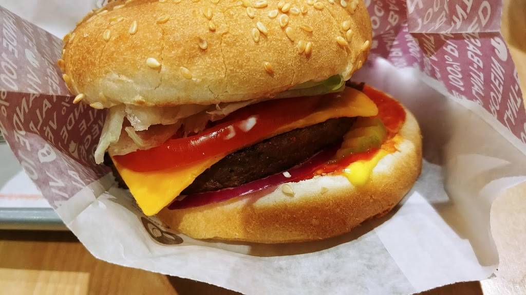 A&W Canada | restaurant | 180 Holiday Inn Dr, Cambridge, ON N3C 1Z4, Canada | 5192201800 OR +1 519-220-1800