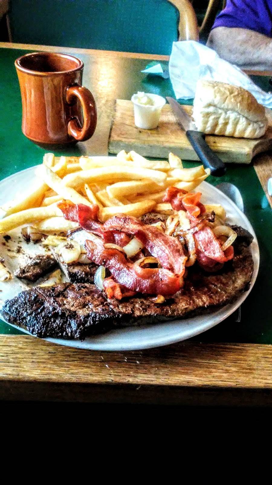 Hotel Solsville | restaurant | 7243 Valley Rd, Madison, NY 13402, USA | 3158937698 OR +1 315-893-7698