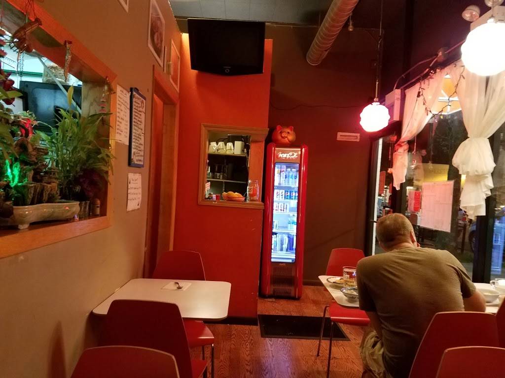 tom yum cafe | restaurant | 608 W Barry Ave, Chicago, IL 60657, USA | 7732705646 OR +1 773-270-5646