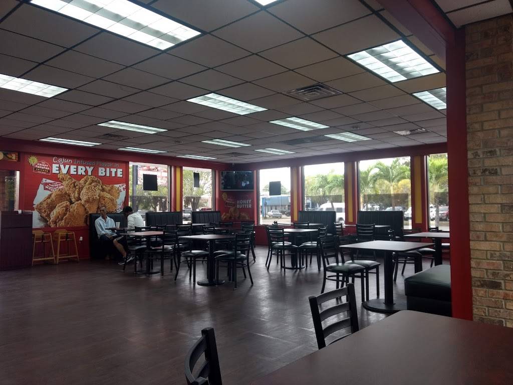 Krispy Krunchy Chicken | restaurant | 4065 Fowler St, Fort Myers, FL 33901, USA | 2396894952 OR +1 239-689-4952