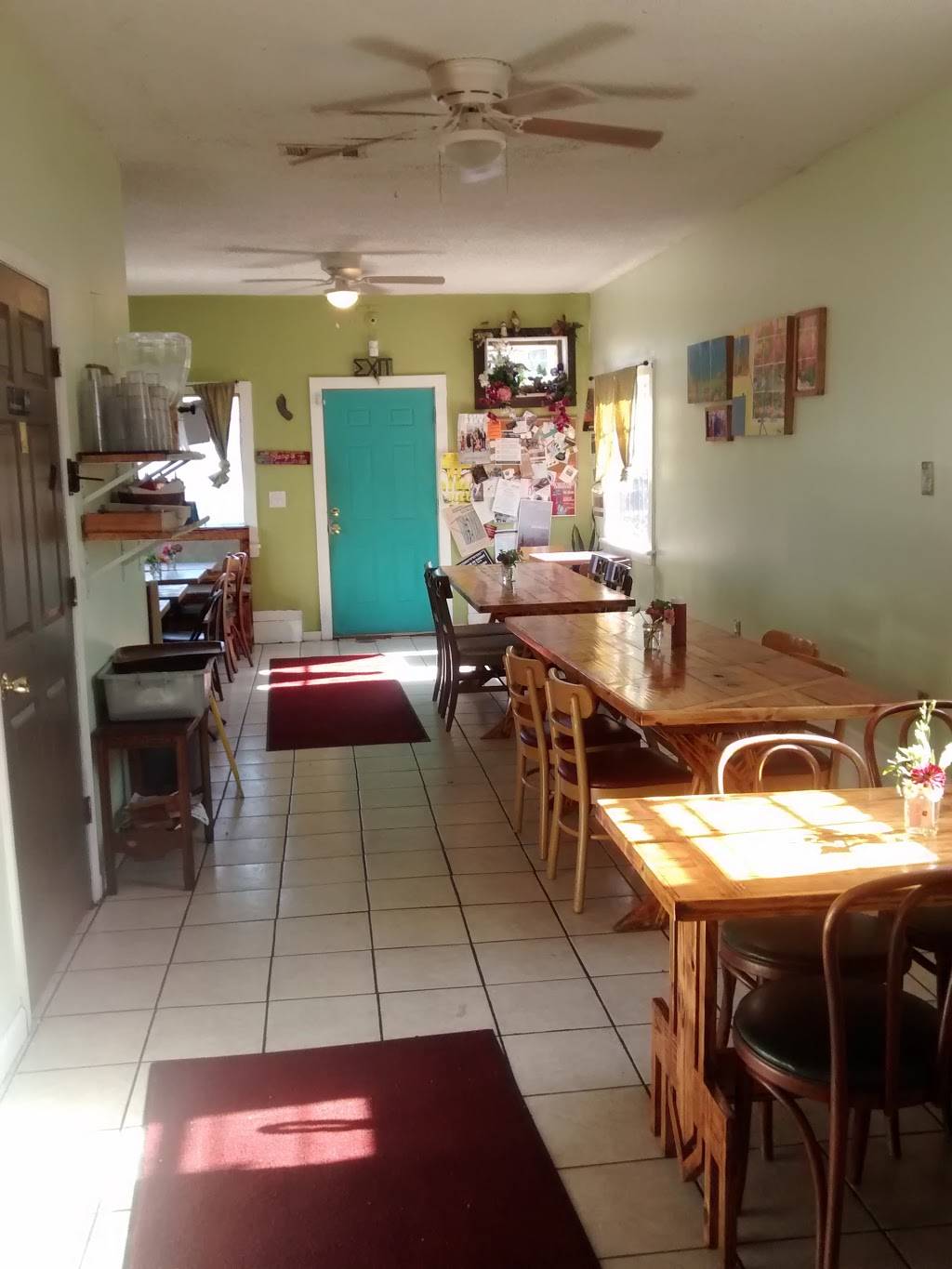 Sneaky Pickle | cafe | 4017 St Claude Ave, New Orleans, LA 70117, USA | 5042185651 OR +1 504-218-5651