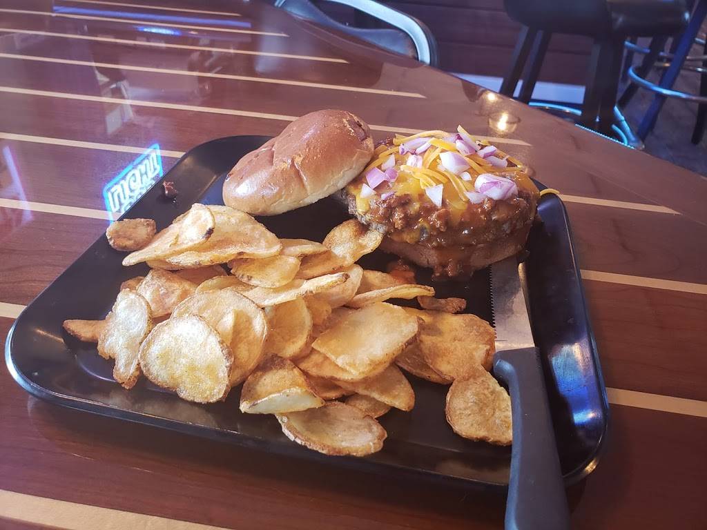 Yardarm Riverfront Bar & Grill | restaurant | 1201 Shiras Ave Ext, Dubuque, IA 52001, USA | 5635823653 OR +1 563-582-3653