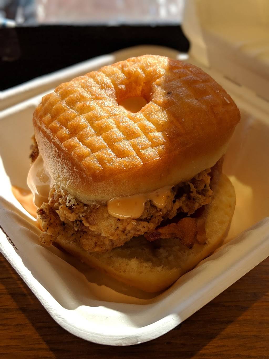 Astro Doughnuts & Fried Chicken | restaurant | 7511 Leesburg Pike #103, Falls Church, VA 22043, USA | 7033560800 OR +1 703-356-0800