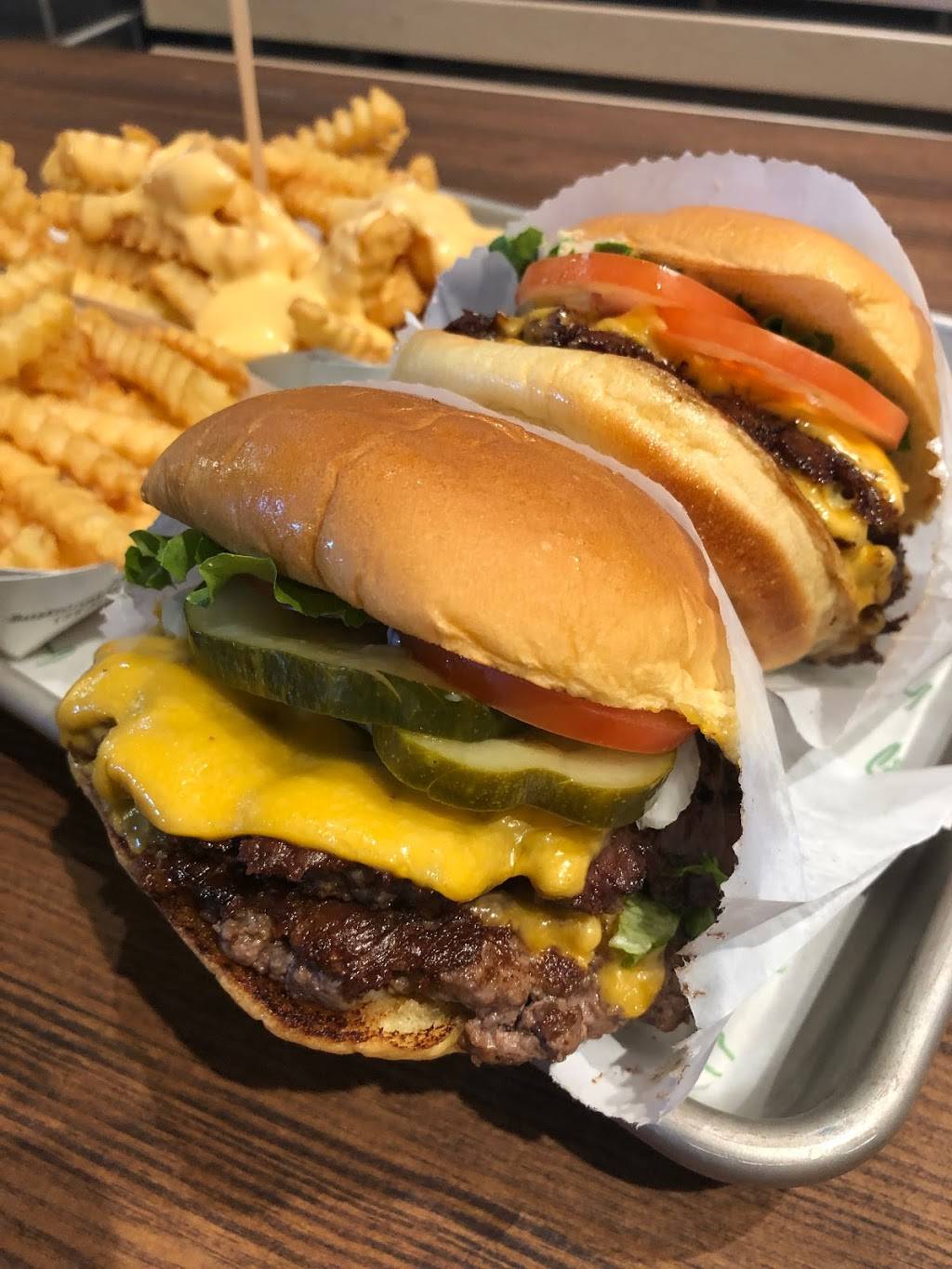 Shake Shack | restaurant | 120 Promenade Way Suite A, Thousand Oaks, CA 91362, USA | 8053095941 OR +1 805-309-5941
