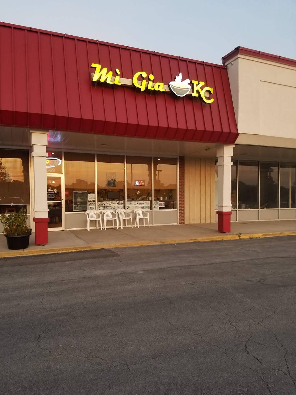 Mi Gia KC | restaurant | 6569 N Oak Trafficway, Gladstone, MO 64118, USA | 8162148048 OR +1 816-214-8048