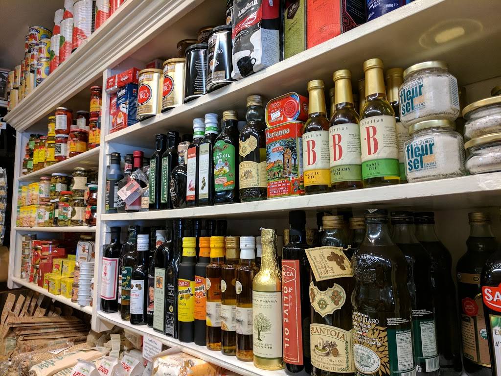 Lucca Delicatessen | restaurant | 2120 Chestnut St, San Francisco, CA 94123, USA | 4159217873 OR +1 415-921-7873