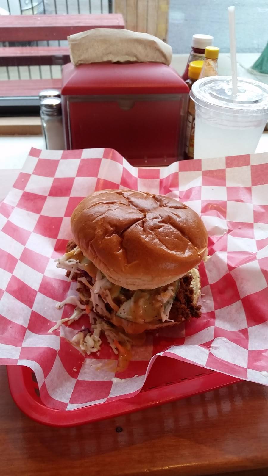 The Roost Carolina Kitchen | restaurant | 457 N Milwaukee Ave, Chicago, IL 60654, USA | 3128775738 OR +1 312-877-5738