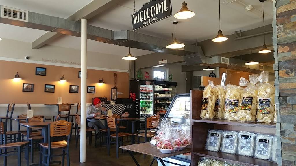 Lou Umbertos Italian Kitchen | restaurant | 1606 Cranston St, Cranston, RI 02920, USA | 4014326267 OR +1 401-432-6267