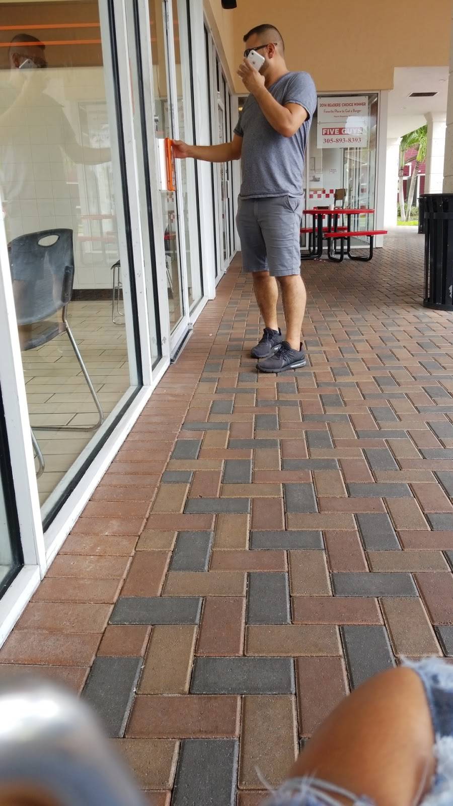 Little Caesars Pizza | meal takeaway | 13280 Biscayne Blvd, North Miami, FL 33181, USA | 3059817887 OR +1 305-981-7887