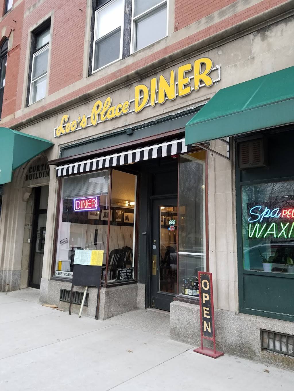 Leos Place Diner | restaurant | 655 Main St, Waltham, MA 02451, USA | 7817901373 OR +1 781-790-1373