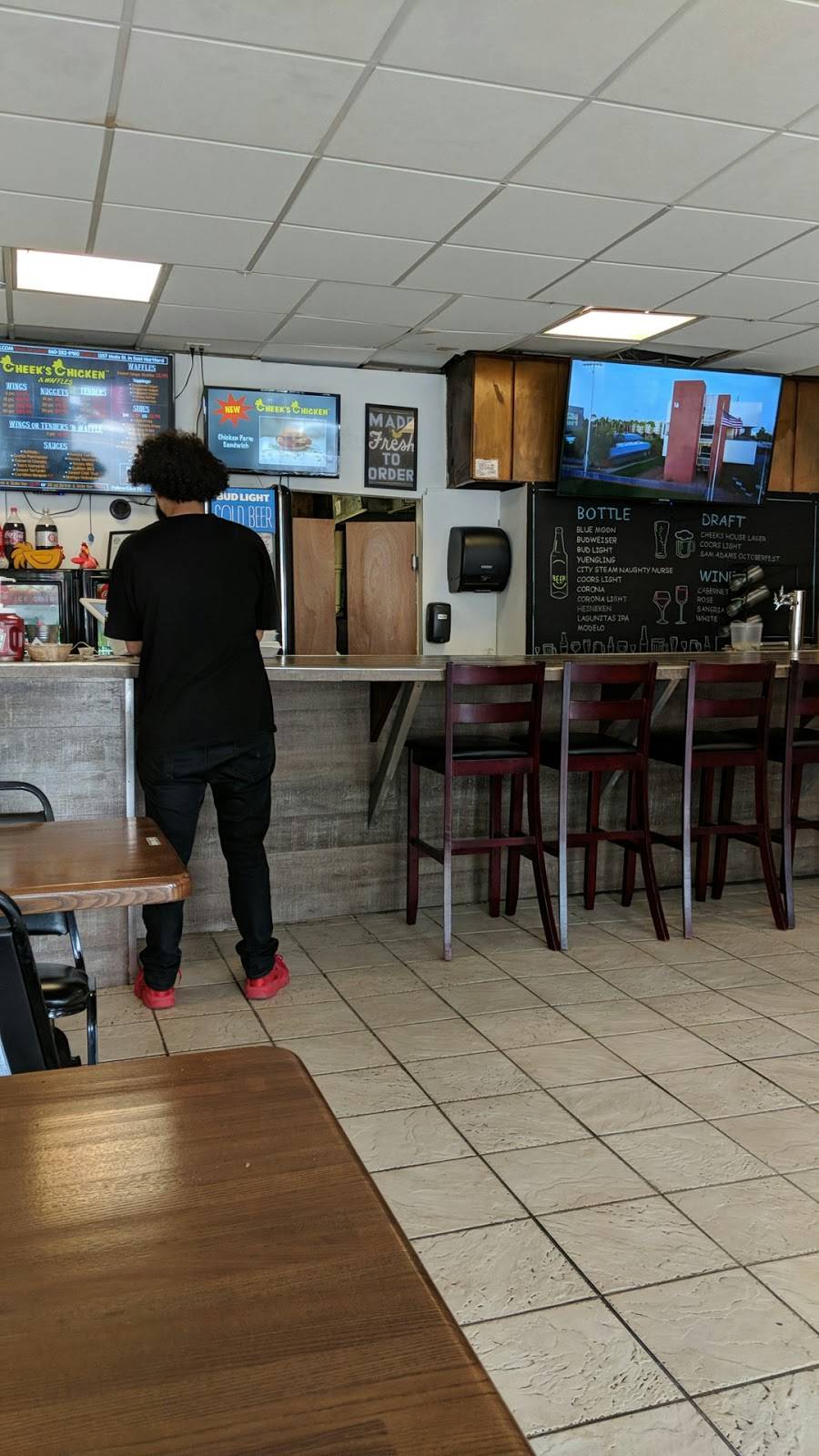 Cheeks Chicken & Waffles | restaurant | 1257 Main St, East Hartford, CT 06108, USA | 8602828980 OR +1 860-282-8980