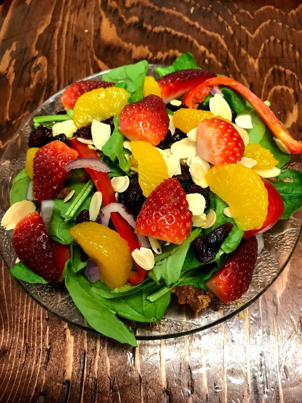 Charmins Wholesome Foods Catering and The Club House Restaurant | restaurant | 153 Kent St W, Lindsay, ON K9V 2Y5, Canada | 7053209828 OR +1 705-320-9828