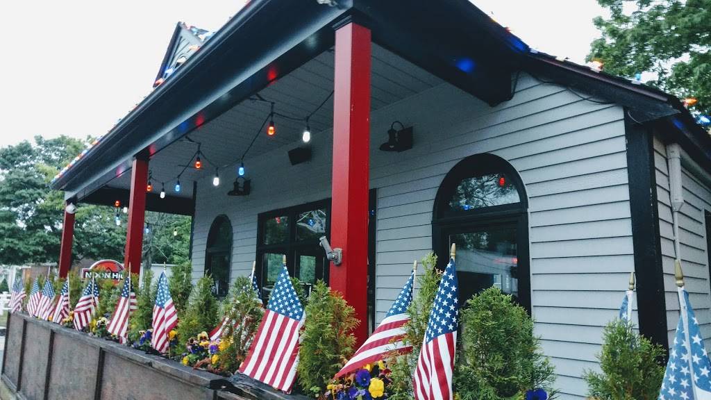Noon Hill Grill | restaurant | 530 Main St, Medfield, MA 02052, USA | 5083599155 OR +1 508-359-9155