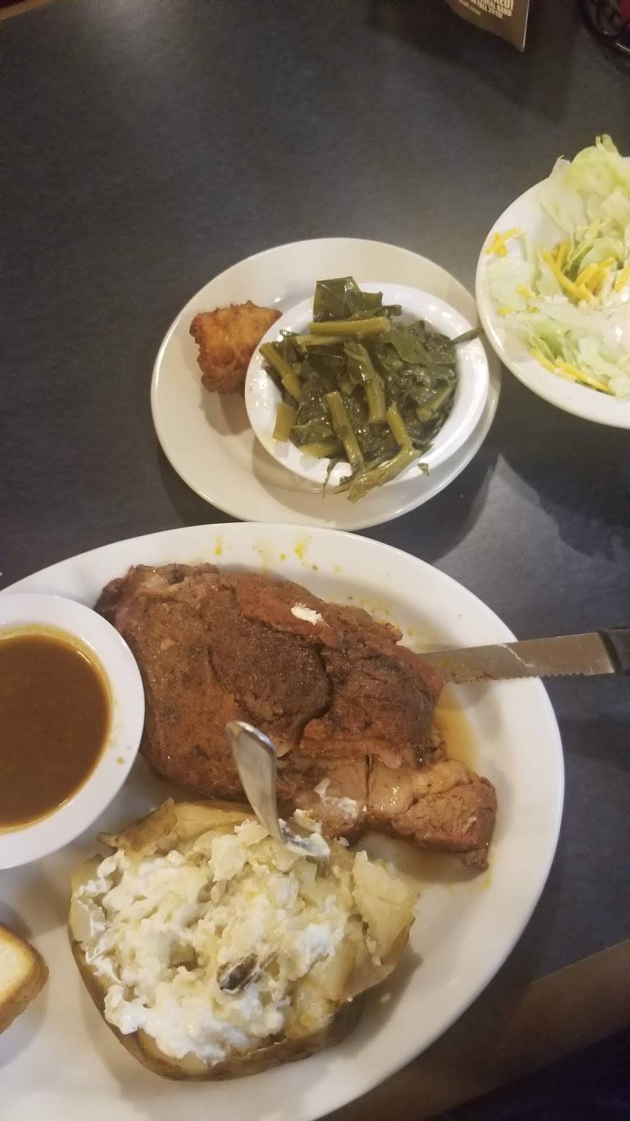 Smokin Pig BBQ | restaurant | 409 W College St, Bowdon, GA 30108, USA | 7702584055 OR +1 770-258-4055