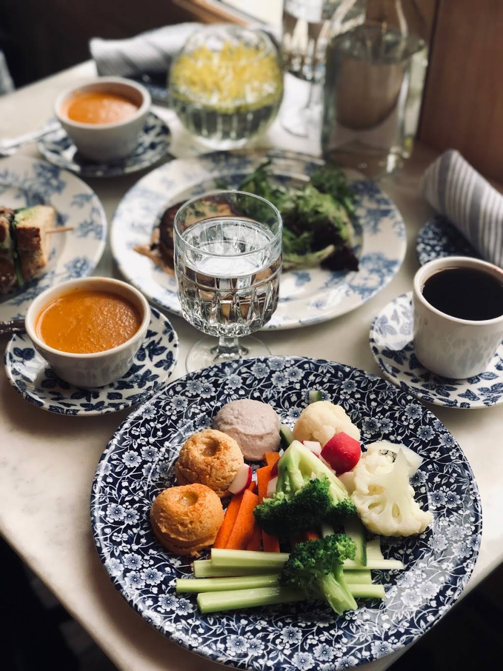 Blue Door Farm Stand | cafe | 2010 N Halsted St, Chicago, IL 60614, USA | 3122650259 OR +1 312-265-0259