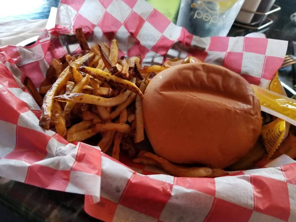 Bubbas Good Eats | restaurant | 394 E Main St, Burnsville, NC 28714, USA | 8286783388 OR +1 828-678-3388