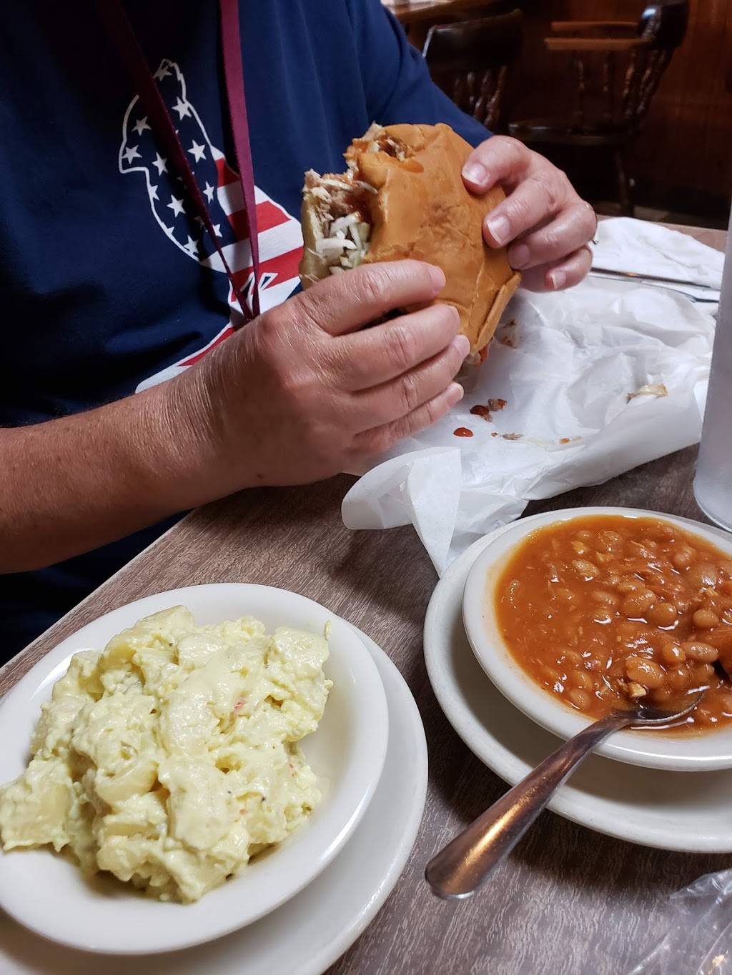 Dixie Pig | restaurant | 701 N 6th St, Blytheville, AR 72315, USA | 8707634636 OR +1 870-763-4636