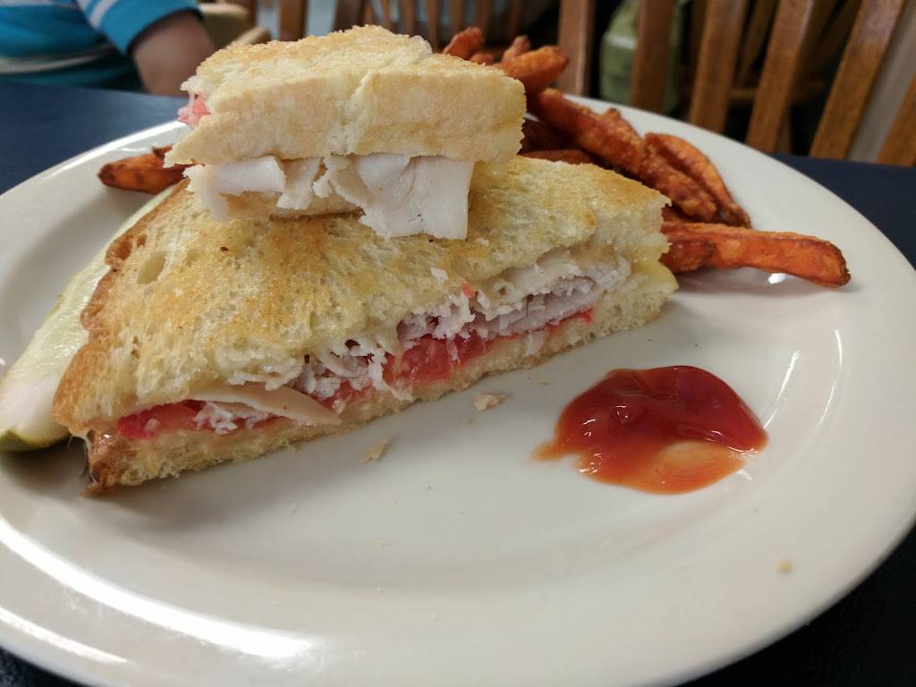 Hometown Kitchen | restaurant | 18 Furnace Rd, Quarryville, PA 17566, USA | 7178065188 OR +1 717-806-5188