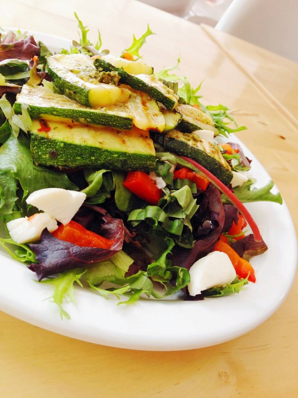 Commonwealth On Queen | cafe | 301 N Queen St, Lancaster, PA 17603, USA | 7172083394 OR +1 717-208-3394