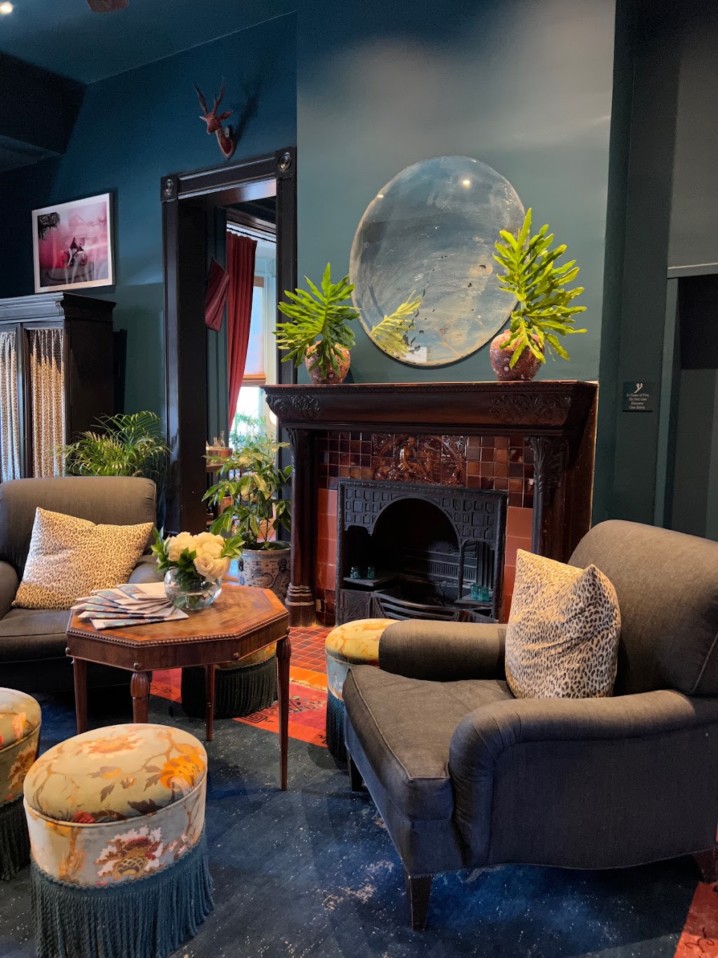 Restaurant and Bar at The Chloe | restaurant | 4125 St Charles Ave, New Orleans, LA 70115, USA | 5045415500 OR +1 504-541-5500