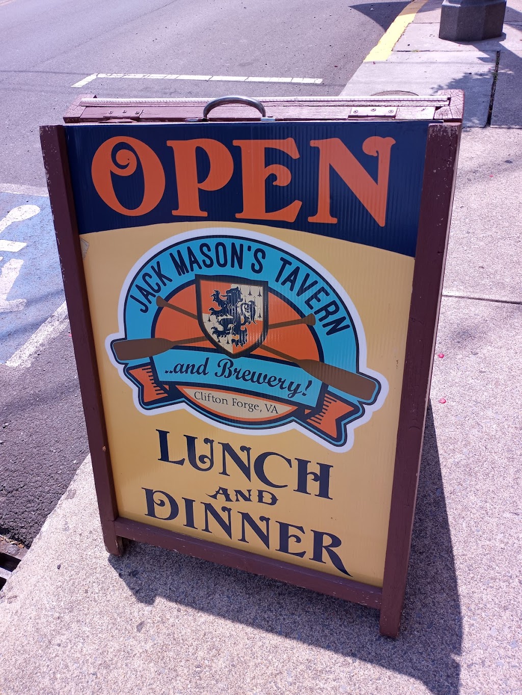 Jack Masons Tavern and Brewery | restaurant | 400 E Ridgeway St, Clifton Forge, VA 24422, USA | 5408625624 OR +1 540-862-5624