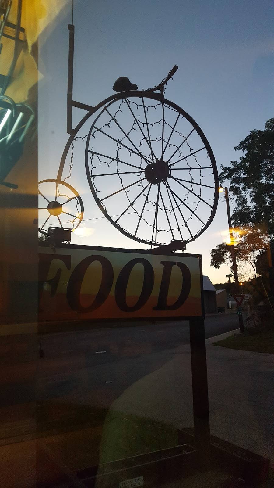 Trail Break Restaurant & Pizza | restaurant | 309 Trail St, La Valle, WI 53941, USA | 6089858464 OR +1 608-985-8464