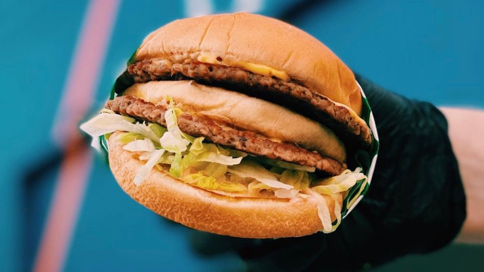 5:55 Burgers & Fries (HOLLYWOOD) | restaurant | 5652 Hollywood Blvd, Los Angeles, CA 90028, USA | 5623969555 OR +1 562-396-9555