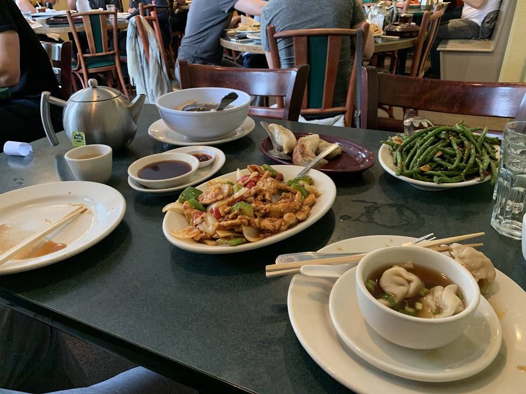 Snappy Dragon | restaurant | 8917 Roosevelt Way NE, Seattle, WA 98115, USA | 2065285575 OR +1 206-528-5575