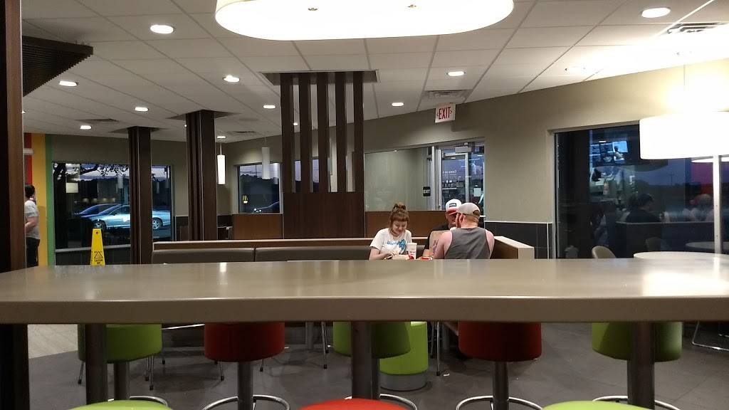 McDonalds | cafe | 6415 MO-77, Benton, MO 63736, USA | 5735453158 OR +1 573-545-3158