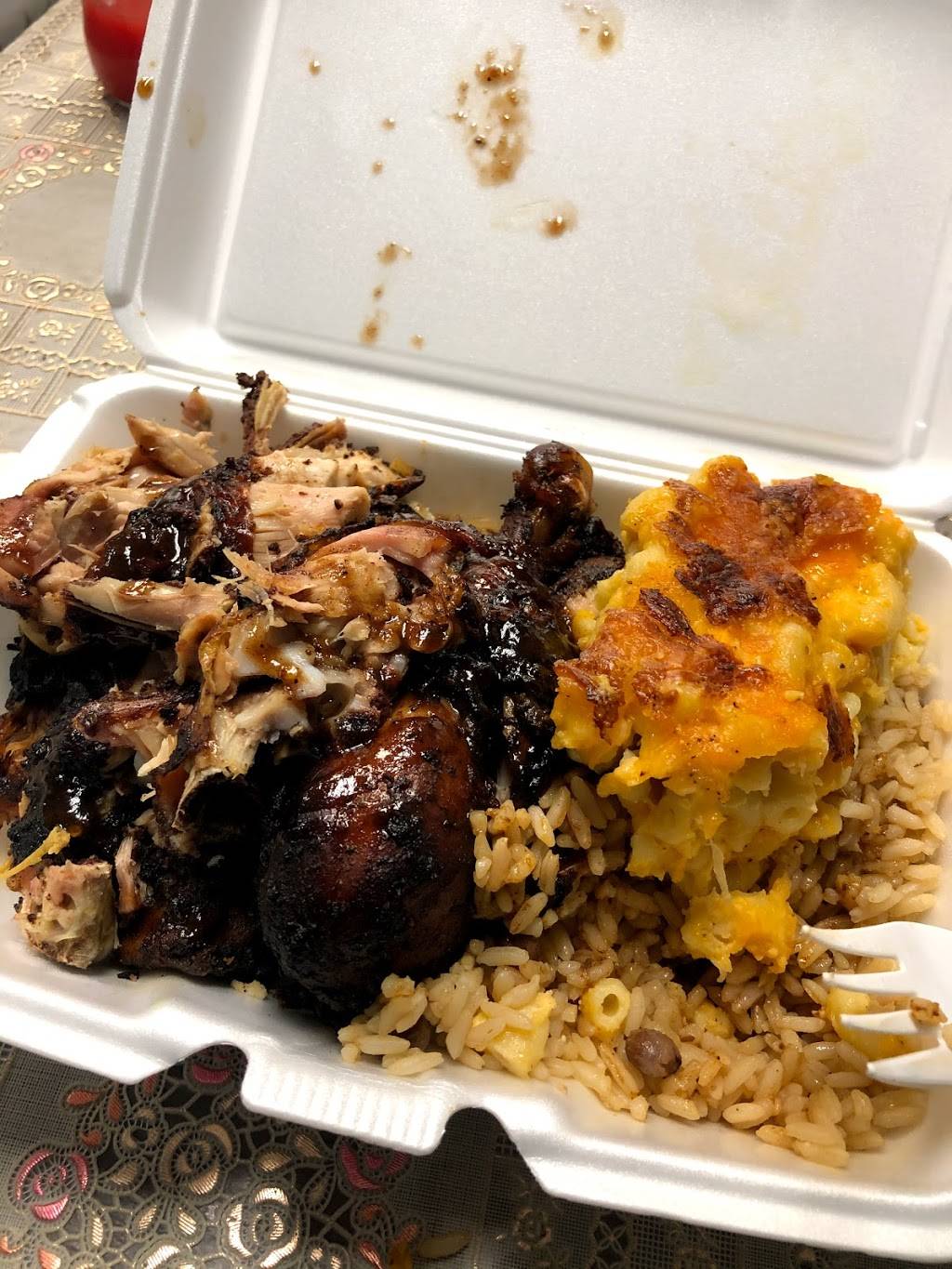 Memes Jamaican Restaurant | restaurant | 46 William St, Newburgh, NY 12550, USA | 8454206082 OR +1 845-420-6082