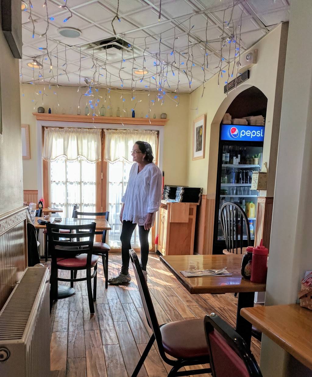 The New Moon | restaurant | 17 Pepperell Square, Saco, ME 04072, USA | 2072822241 OR +1 207-282-2241