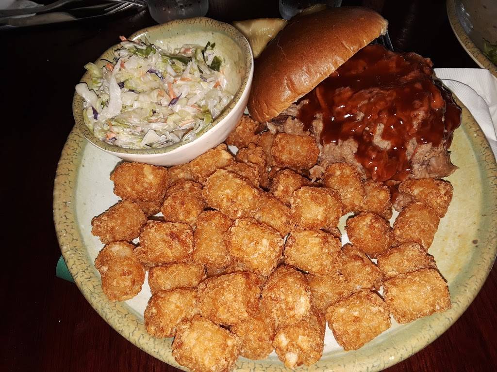 The Vault Fine Food & Drinks | restaurant | 121 East Ave, Ogden, IL 61859, USA | 2175824000 OR +1 217-582-4000