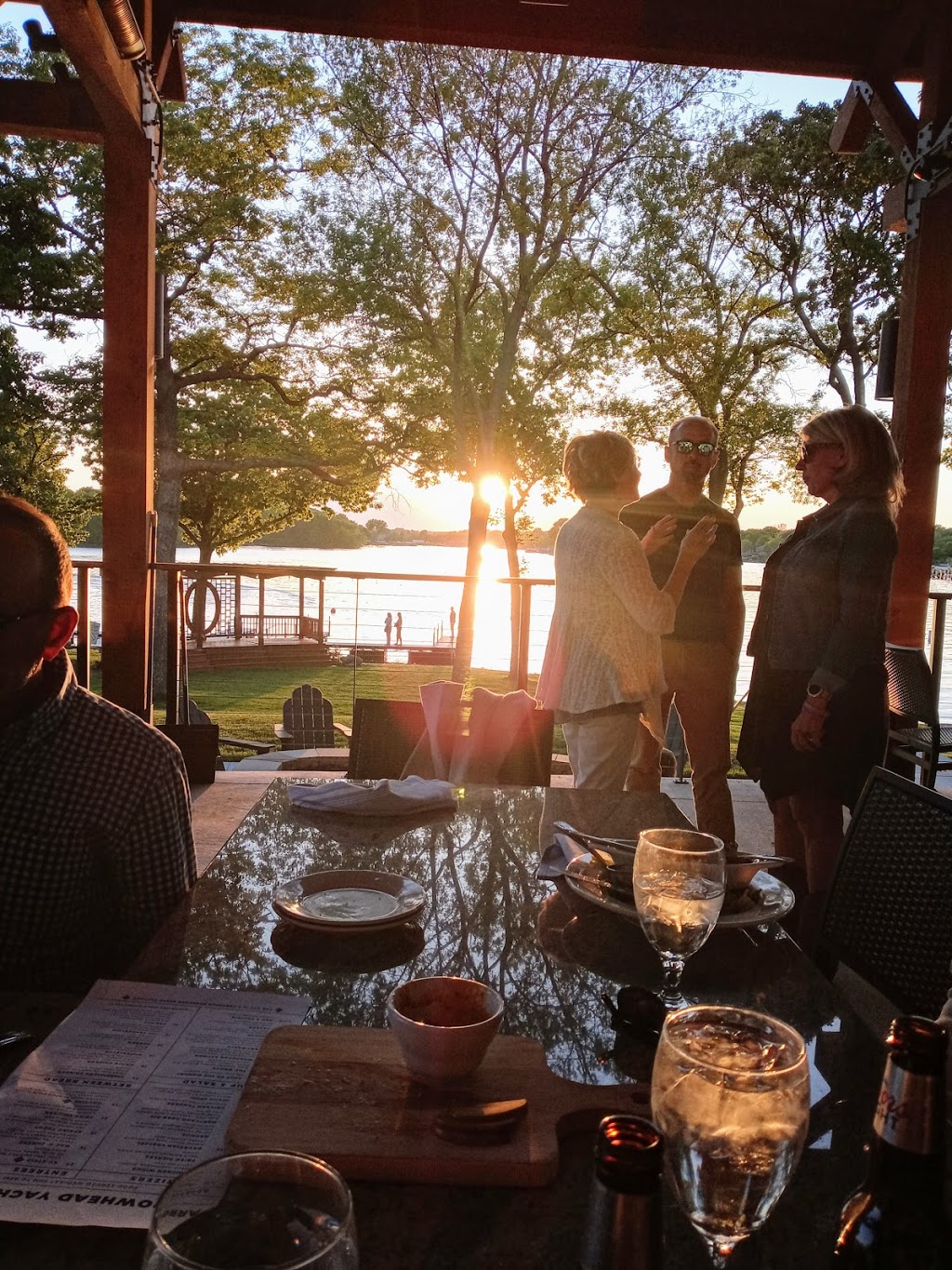 Arrowhead Yacht Club | restaurant | 396 Winnebago Dr, Greenwood, MO 64034, USA | 8165376944 OR +1 816-537-6944