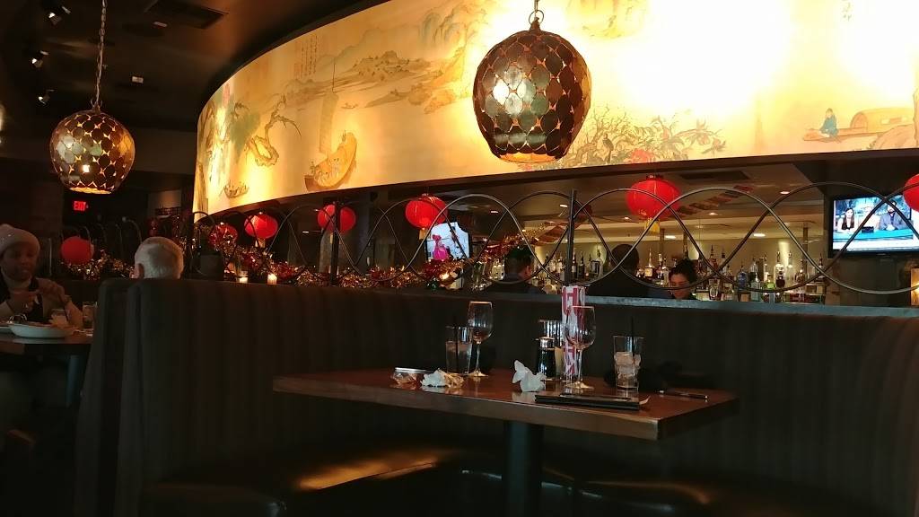 P.F. Changs | restaurant | 5 Woodfield Mall Spc D313, Schaumburg, IL 60173, USA | 8476108000 OR +1 847-610-8000