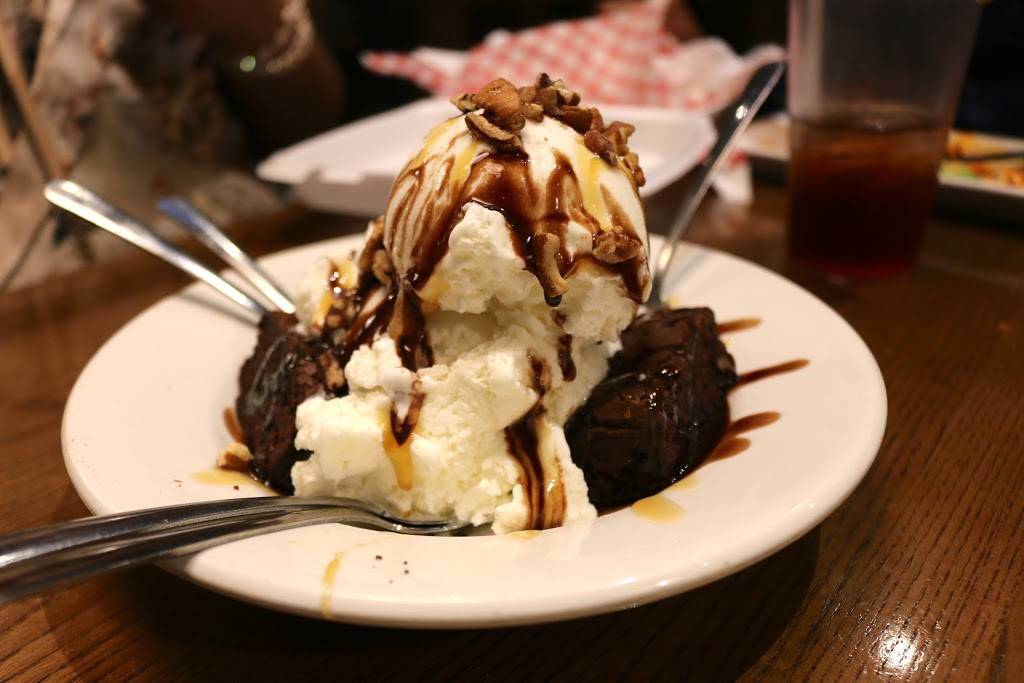 TGI Fridays Restaurant & Sports Bar | restaurant | Lobby Level of the Embassy Suites, 6700 Fallsview Blvd, Niagara Falls, ON L2G 3W6, Canada | 9053568523 OR +1 905-356-8523