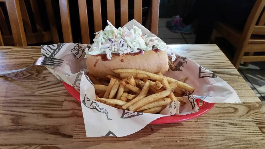 Mos SmokeHouse BBQ | restaurant | 221 Pomeroy Ave, Pismo Beach, CA 93449, USA | 8057736193 OR +1 805-773-6193