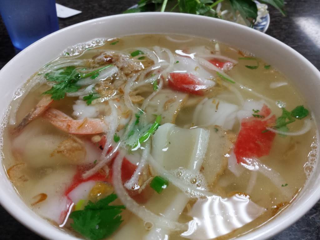 Pho Lee Hoa Phat III | restaurant | 102 Springstowne Center, Vallejo, CA 94591, USA | 7076490888 OR +1 707-649-0888