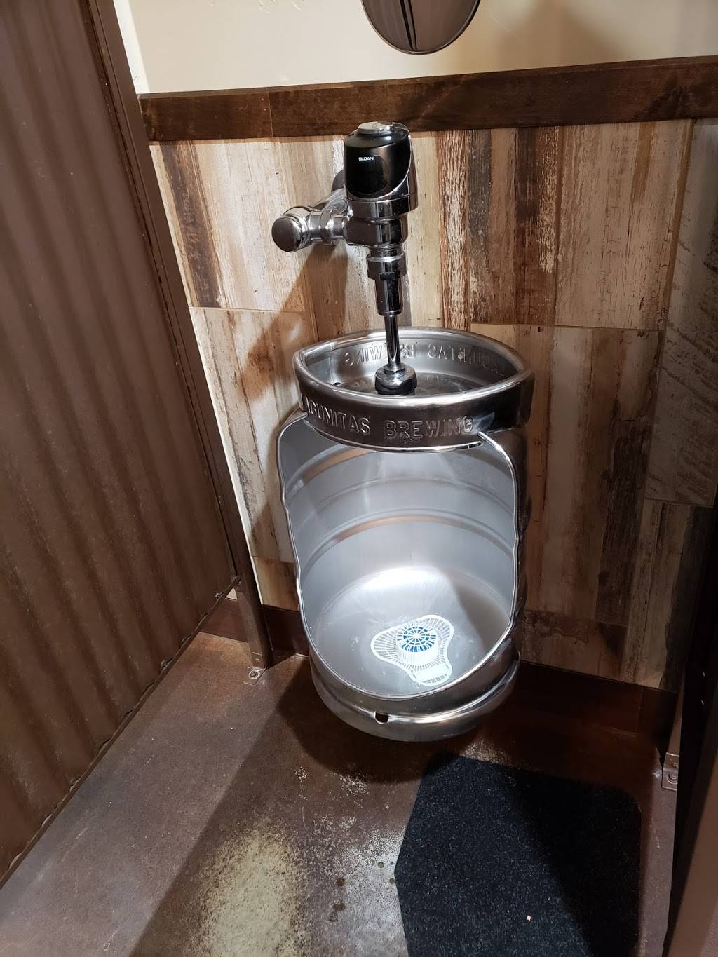 The Lube Room Saloon | restaurant | 3141 CA-4, Arnold, CA 95223, USA | 2097952118 OR +1 209-795-2118