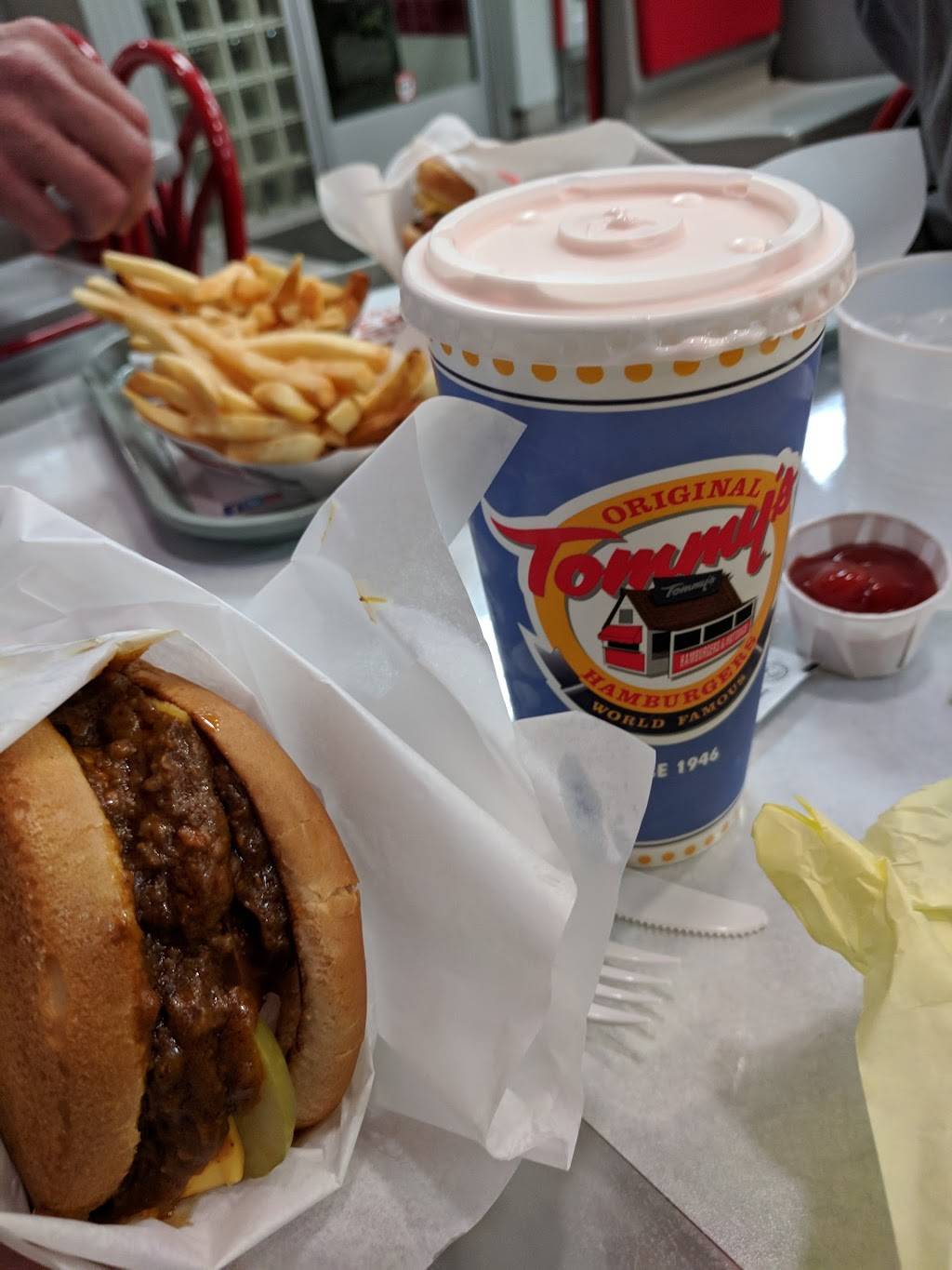 Original Tommys | restaurant | 28116 The Old Rd, Valencia, CA 91355, USA | 6612572381 OR +1 661-257-2381