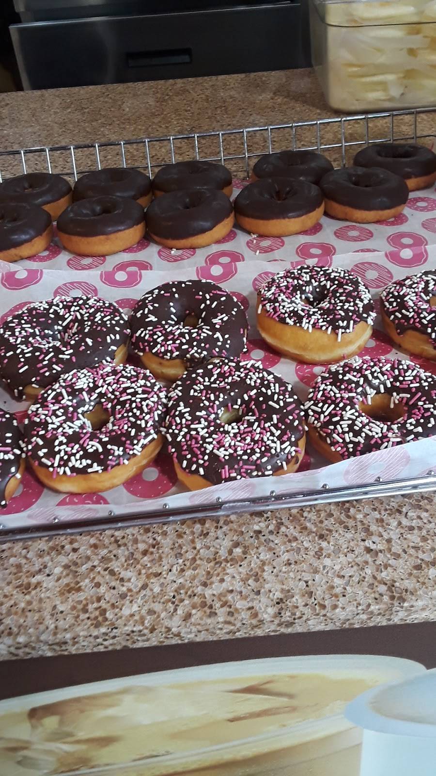 Dunkin Donuts | cafe | 3510 S Ashland Ave, Chicago, IL 60609, USA | 7738239457 OR +1 773-823-9457