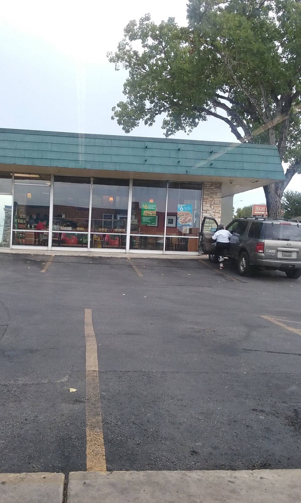 Subway Restaurants | restaurant | 2927 E Southcross, San Antonio, TX 78223, USA | 2105310320 OR +1 210-531-0320