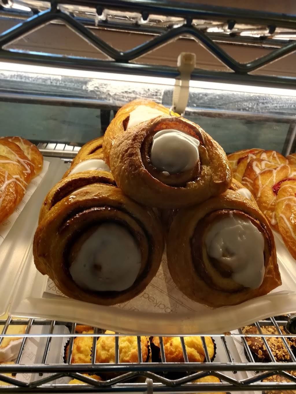 Au Bon Pain | bakery | 2100 NW 42nd Ave, Miami, FL 33126, USA | 3058760181 OR +1 305-876-0181