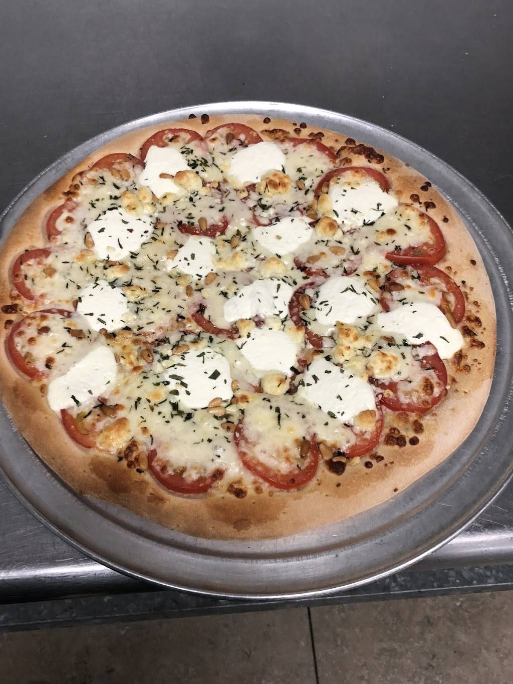 Romes Pizza | restaurant | 10038 Potranco Rd, San Antonio, TX 78245, USA | 2106805000 OR +1 210-680-5000