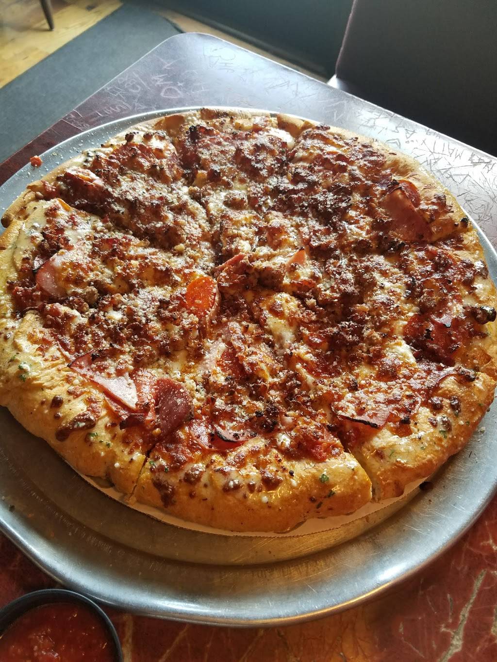Hounddogs 3 Degree Pizza | restaurant | 2657 N High St, Columbus, OH 43202, USA | 6142614686 OR +1 614-261-4686