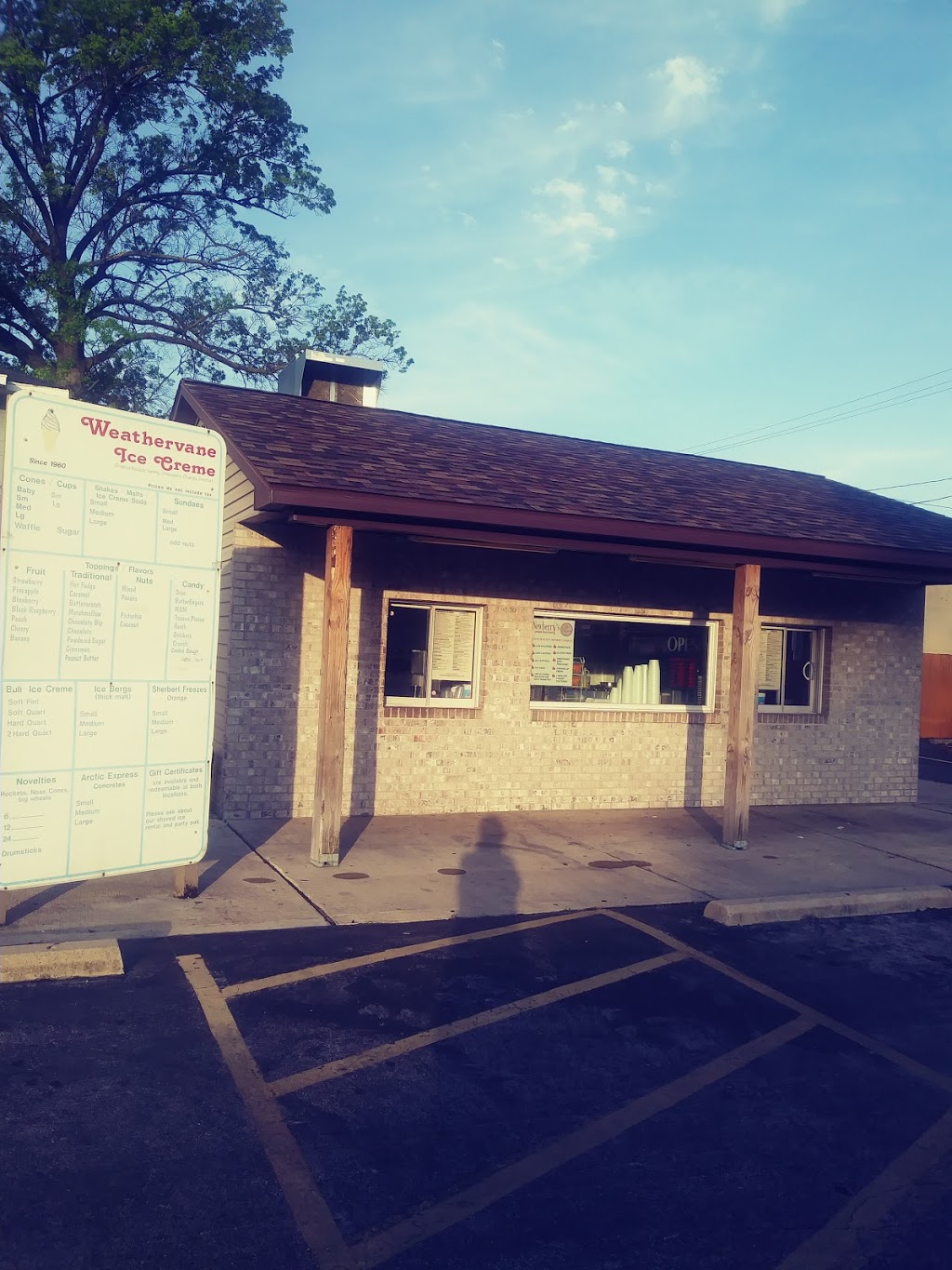 Weather Vane Ice Creme | restaurant | 2257 Washington Ave, Granite City, IL 62040, USA | 6188773823 OR +1 618-877-3823