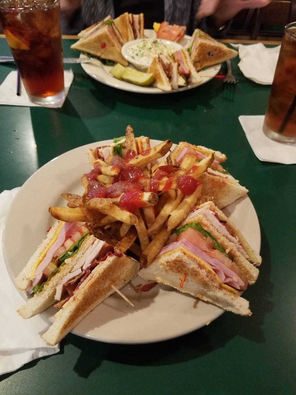 Village Tavern | restaurant | 122 Walkers Village Way, Walkersville, MD 21793, USA | 3018452262 OR +1 301-845-2262